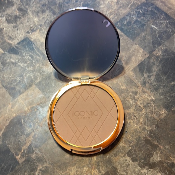 Iconic London Ultimate Bronzing Powder Medium Bronze ❤️❤️ - Picture 2 of 6